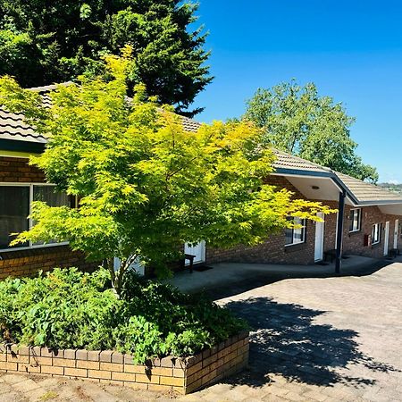 Deer Park Motor Inn Армидейл Экстерьер фото